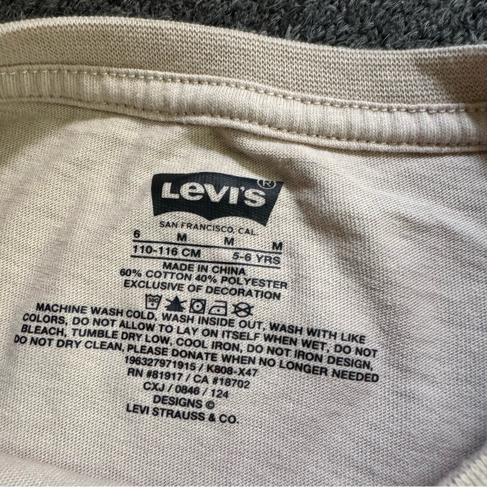 Levi's Boys Tan Short Sleeve Tee Size 5 - Picture 3 of 4